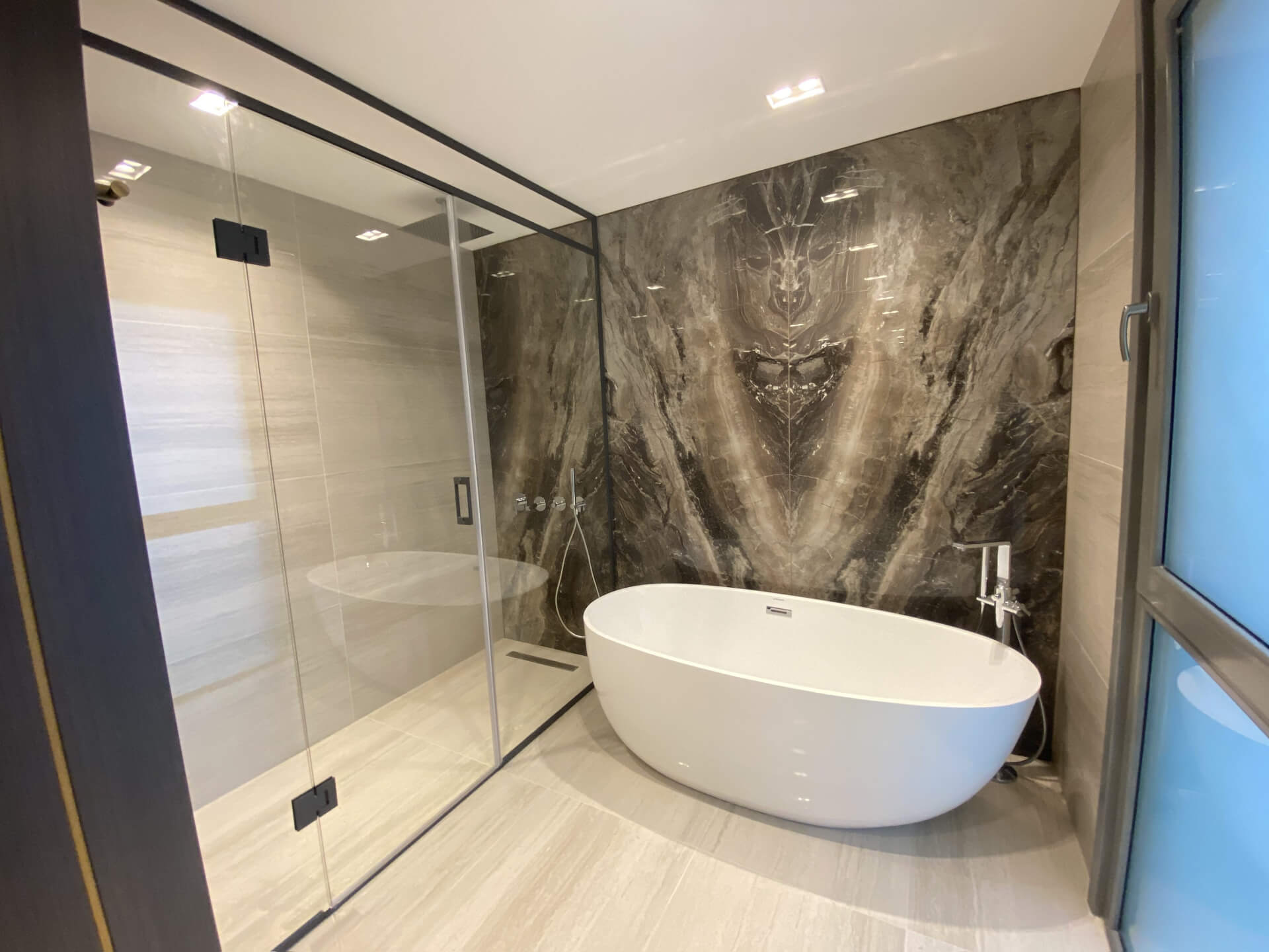 Transform Your Spaces with Özata Group: Where Timeless Elegance Meets Innovative Porcelain Design!