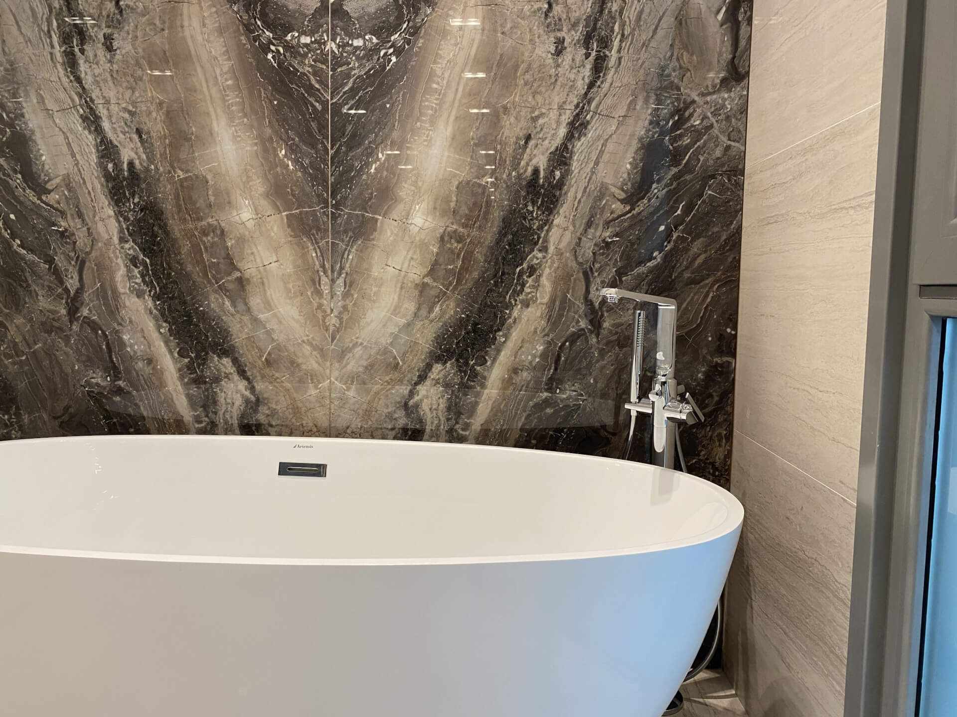 Transform Your Spaces with Özata Group: Where Timeless Elegance Meets Innovative Porcelain Design!